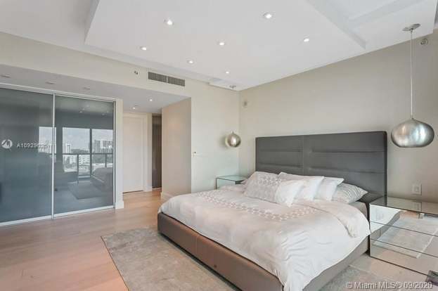 Building Photo - 17001 Collins Ave