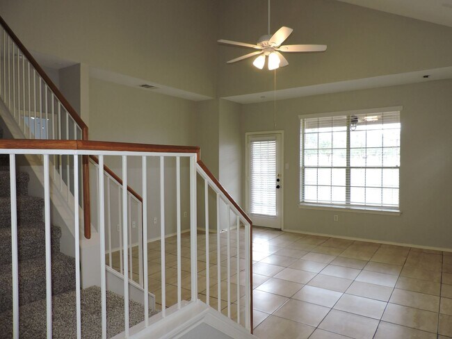 Building Photo - Gorgeous Three Bedroom Condo in South Austin