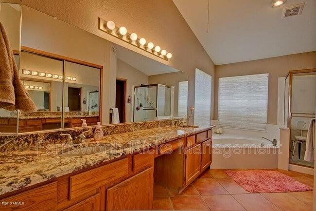 Building Photo - 420 E Stonebridge Dr