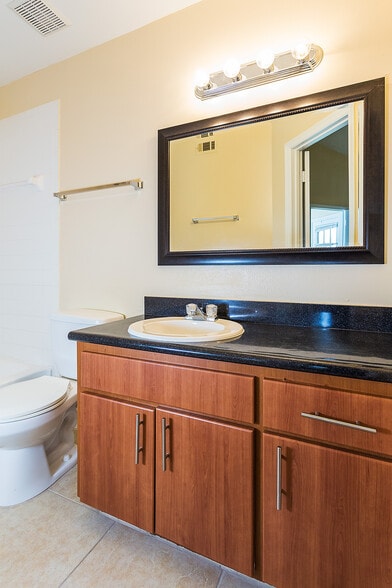 Building Photo - 421 Fountainhead Cir
