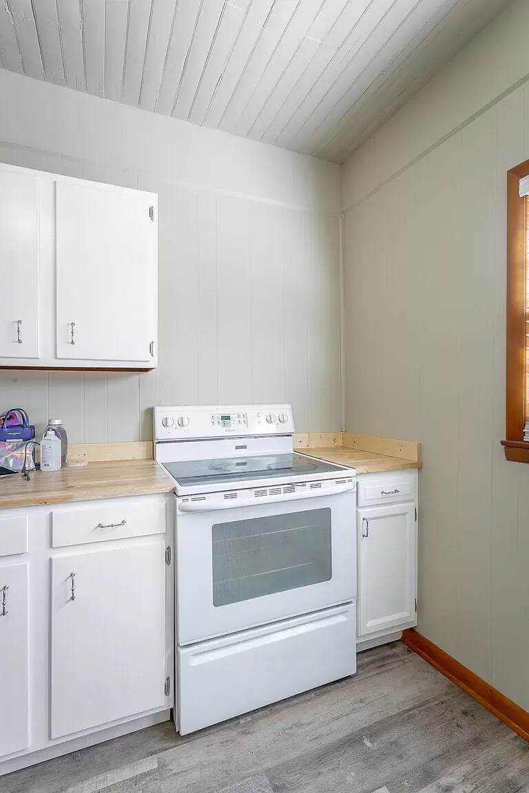 Building Photo - 206 Spruce St