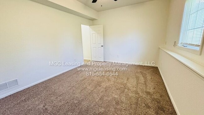 Building Photo - Creekwood Park Townhomes: 3 bedroom Duplex with unique floor plan for rent in the Northland