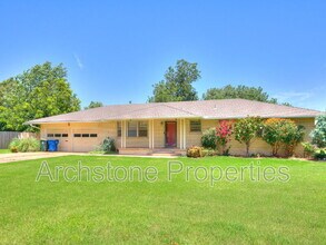 Building Photo - 3121 Lakeside Dr