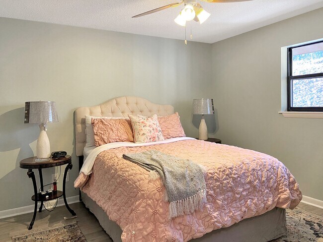 Building Photo - 1575 Ivy Trce