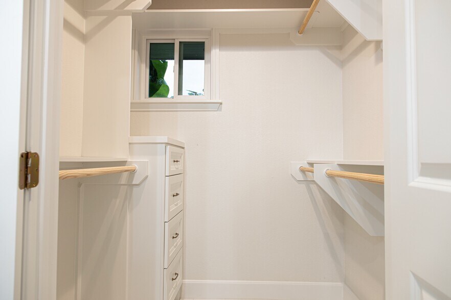 Rear master walk-in closet - 3619 Braeswood S Blvd