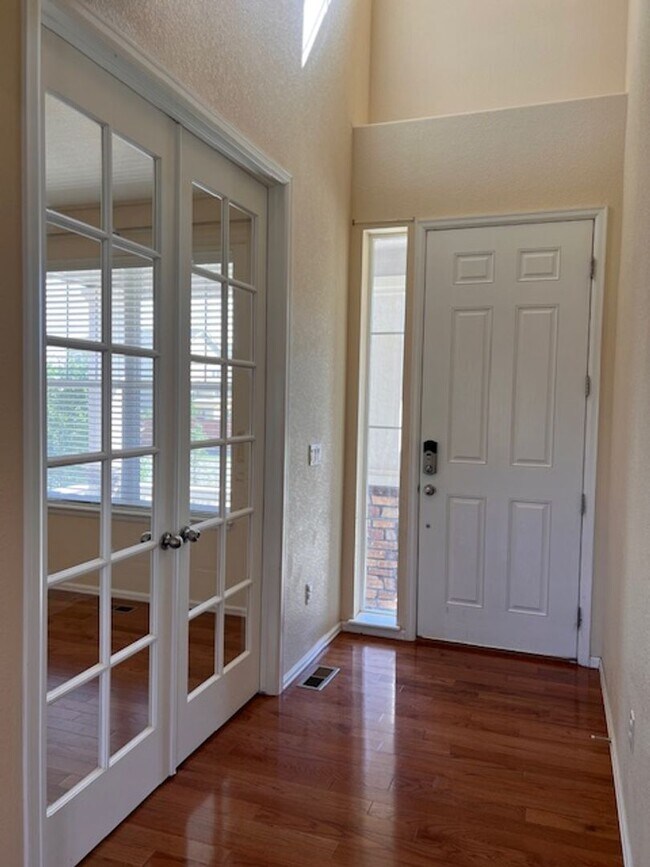 Building Photo - Beautiful Sierra Ridge 4-Bedroom, 3.5-Bath...