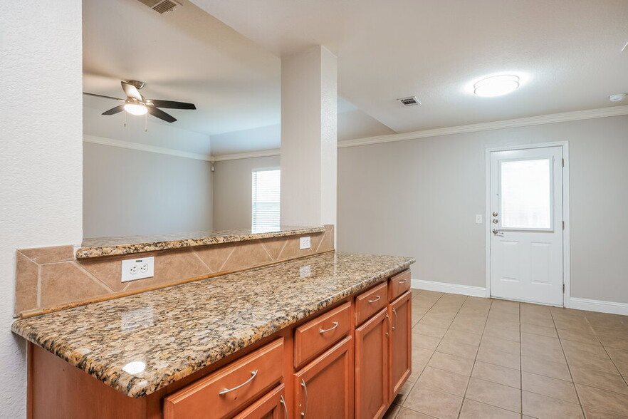 Building Photo - 711 River Run Dr