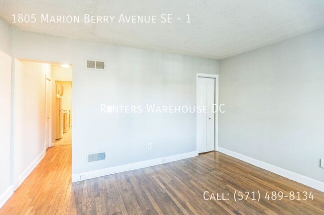 Building Photo - Spacious 1Bd/1Bth + Den apartment – Prime ...