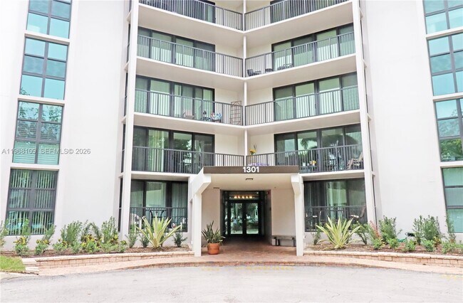 Building Photo - 1301 River Reach Dr