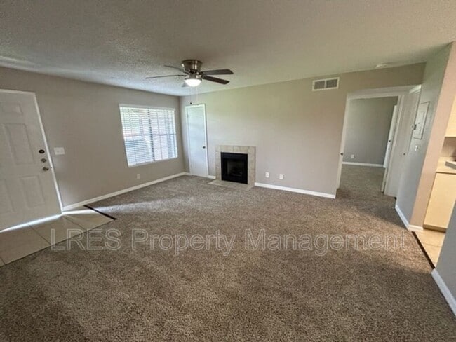 Building Photo - 380 Lakepointe Dr