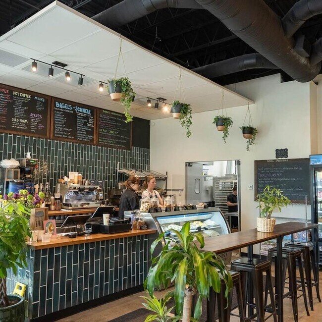 Building Photo - Ideal West Nashville Location!