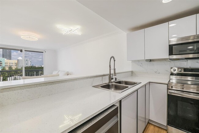 Building Photo - 401 Ocean Dr
