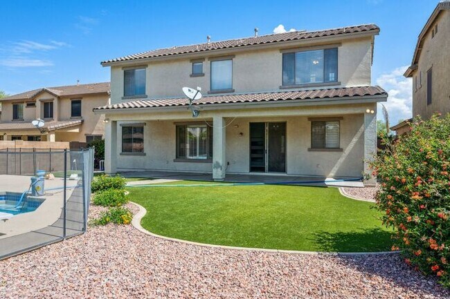 Building Photo - Beautiful 5 Bedroom 3 Bath home