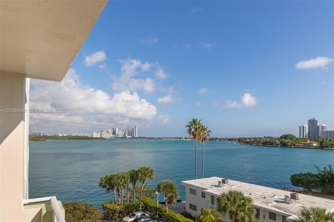 Building Photo - 10350 W Bay Harbor Dr