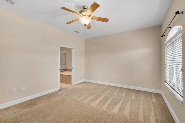 Building Photo - "Spacious 2-Bed Townhouse in Prime Fort Walton Beach Location"
