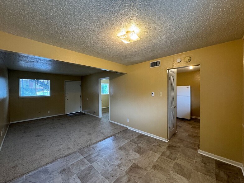 Building Photo - 302 Wolf St