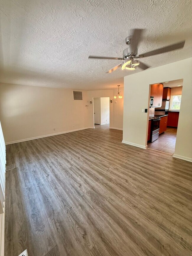 Building Photo - Beautifully Updated 3-Bedroom Brick Ranch in Kettering