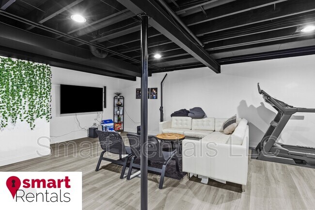 Building Photo - 944 Wellesley Pl Dr