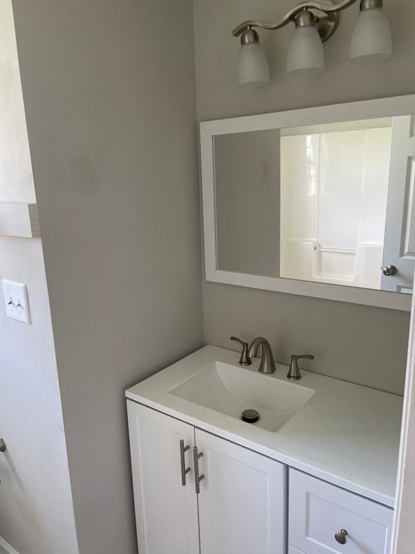 Building Photo - 208 Strawbridge Ln