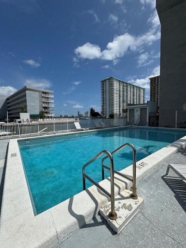 Building Photo - 4000 NE 169th St