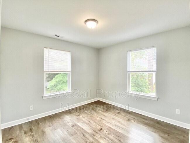 Building Photo - 112 Thalia Rd