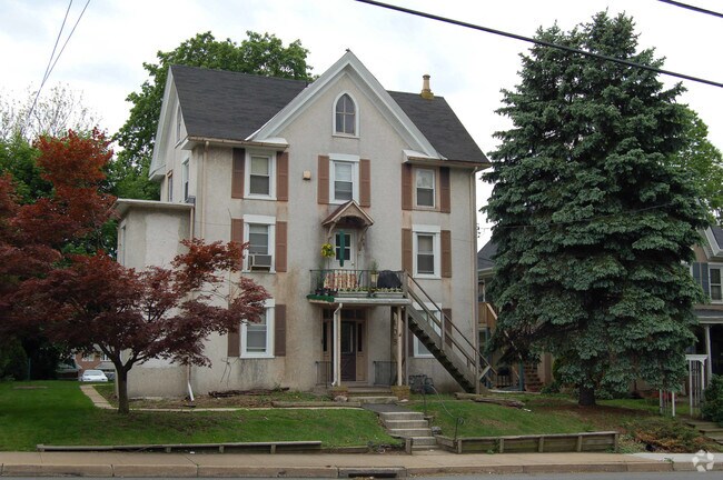Primary Photo - 108 Main St