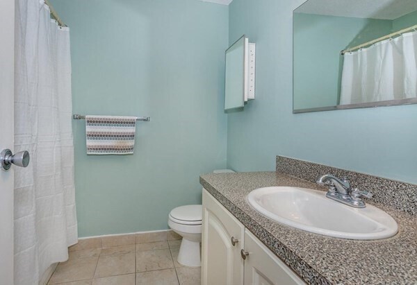 Building Photo - 14 Village Green Ln