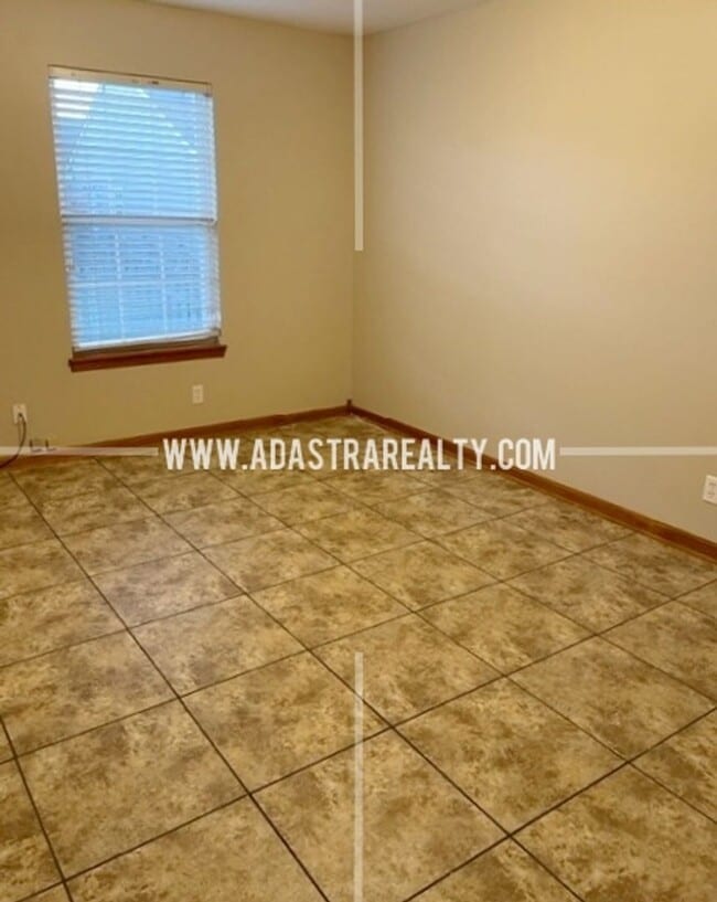 Building Photo - Very Nice Ranch Home in Gardner-Available in MAY!!