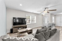 Building Photo - 433 Belle Dr