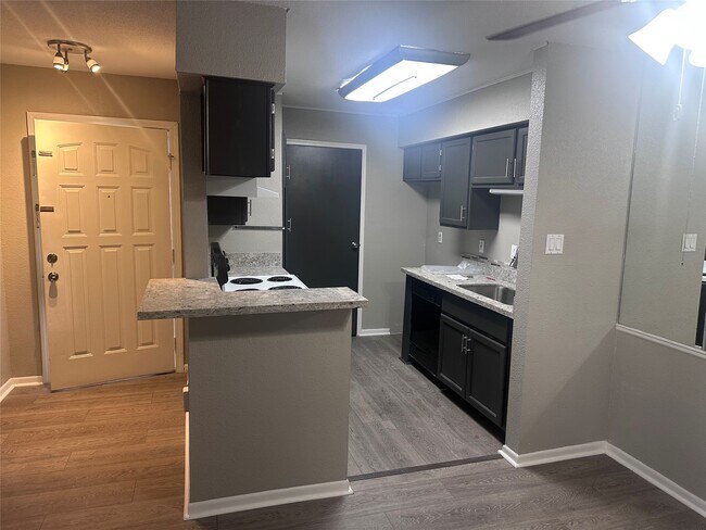 Building Photo - 7400 Bellerive Dr