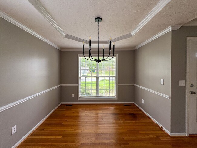 Building Photo - Cute 3 Bed 2.5 Bath Home in Fayetteville with Fenced Yard