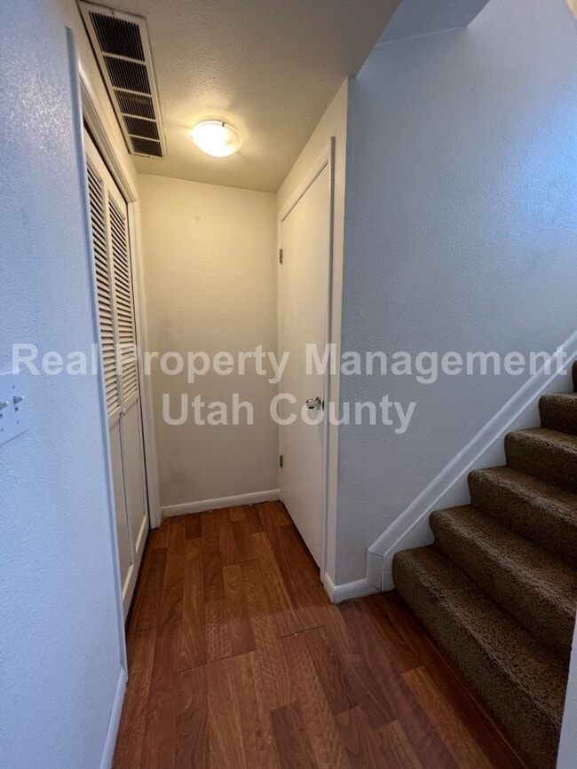 Building Photo - Orem Duplex great location
