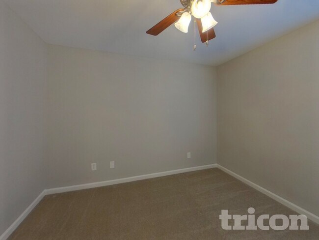 Building Photo - 175 Chesterbrook Ln