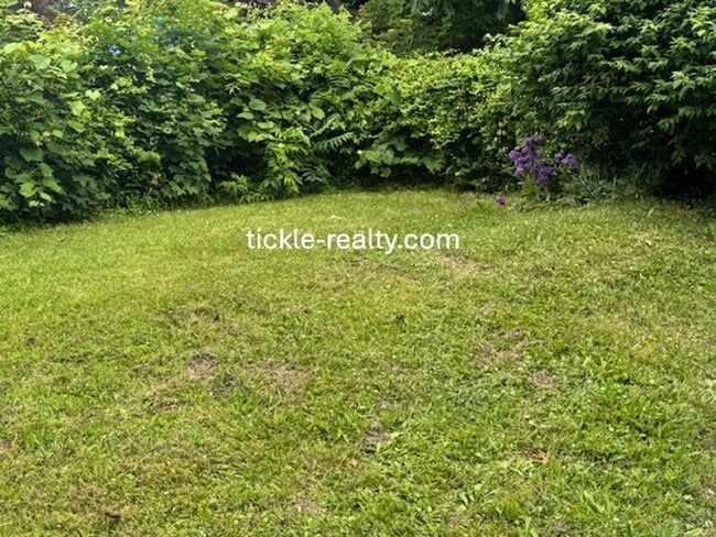 Building Photo - Cute 1 Bedroom W/ Den Cottage in the Swill...