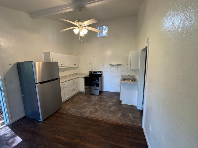 Building Photo - *Move in Bonus- First Month Free* Two Bed One Bath Cottage in Haiku