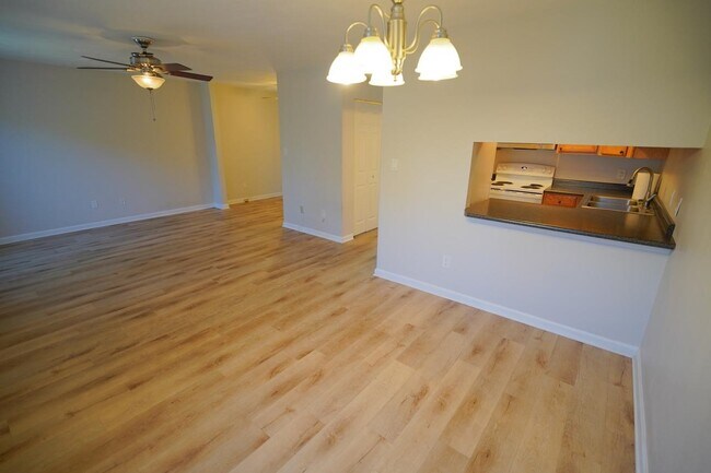 Building Photo - 1303 Airport Dr