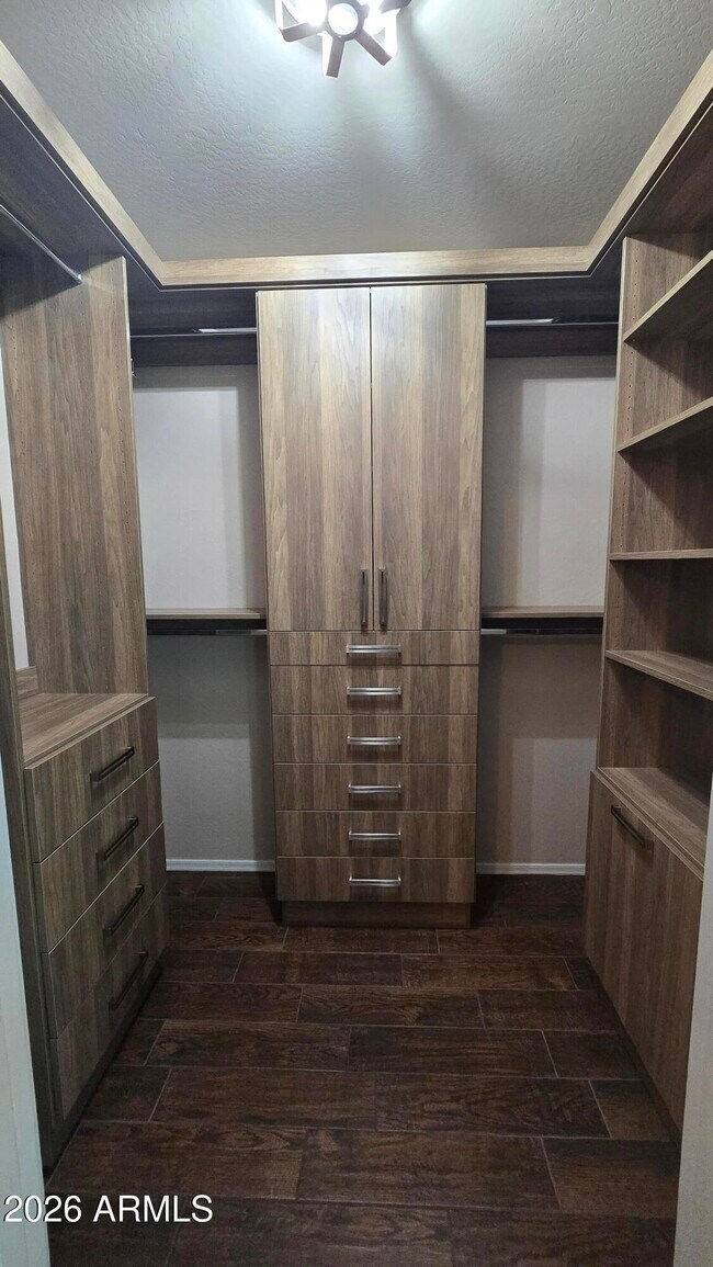 Building Photo - 10826 W Avenida Del Rey