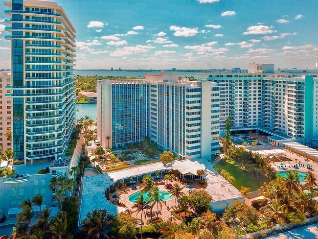 Building Photo - 5055 Collins Ave