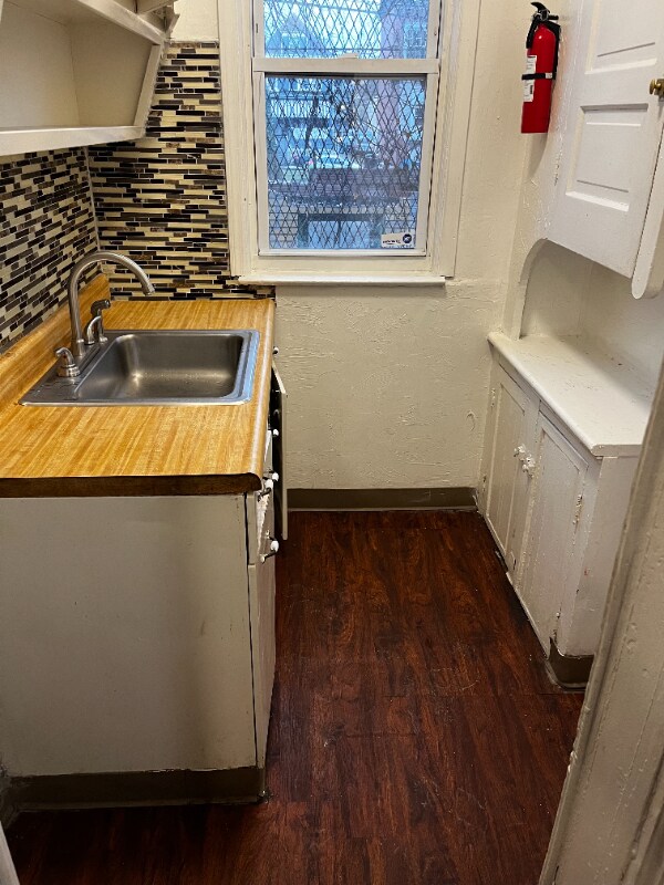 Building Photo - 7138 Race St