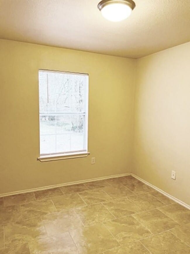 Building Photo - 2235 Toledo St