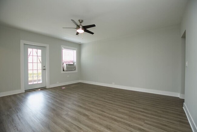 Building Photo - 735 Judson Ave