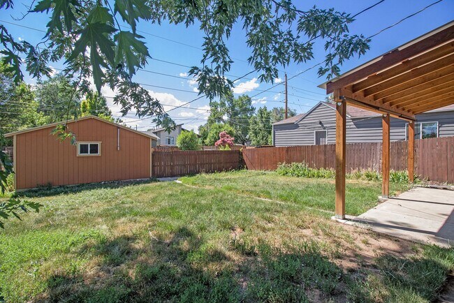Building Photo - Single-Family 4 Bedroom 2 Bathroom Home in Englewood