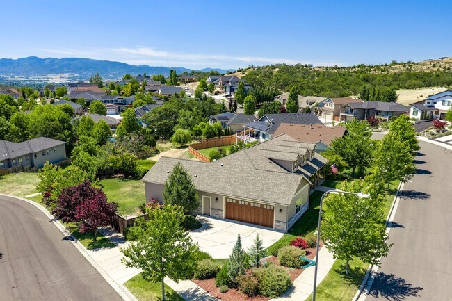 Building Photo - 4432 Vista Pointe Dr