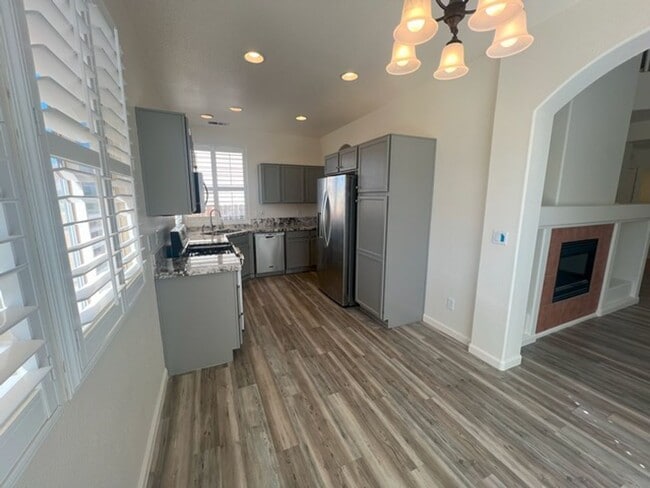 Building Photo - Stunning Views - Three Bedroom in Heron...