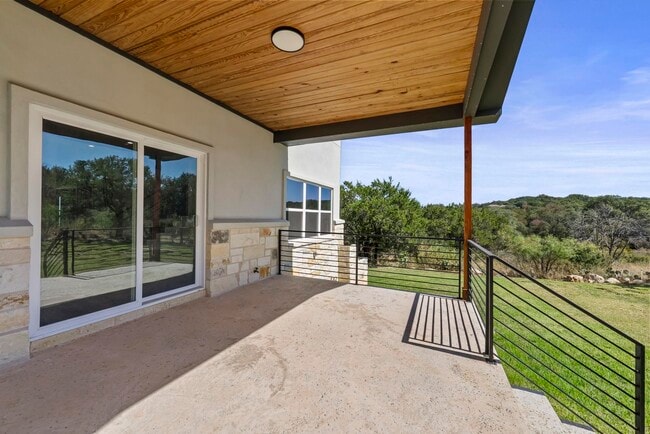 Building Photo - 105 Out Yonder