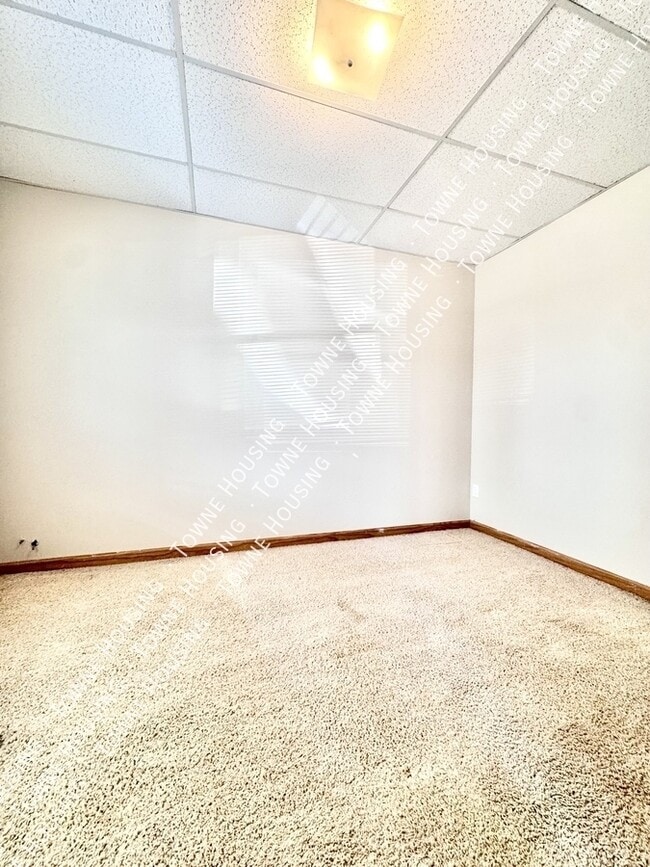 Building Photo - 374 Olmstead Ave