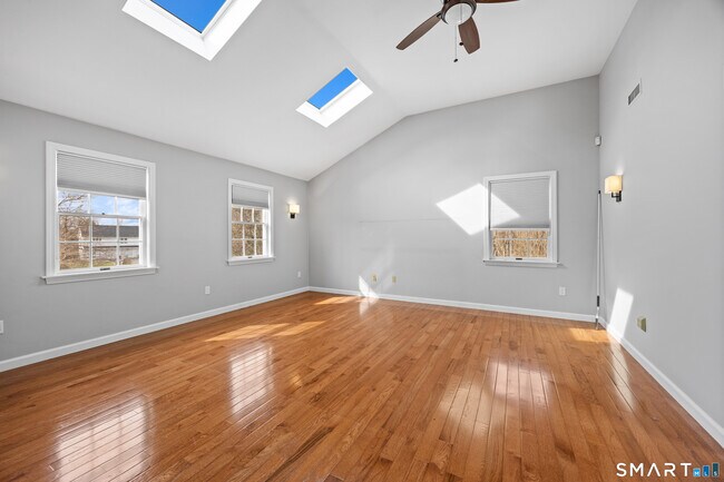 Building Photo - 34 Hi-Ann Ct