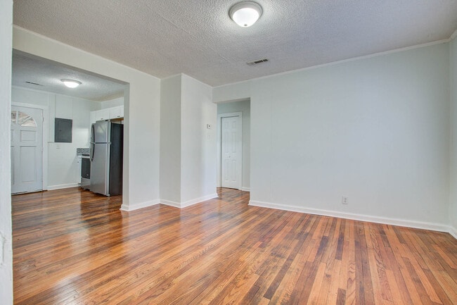 Building Photo - 2615 Warm Ave