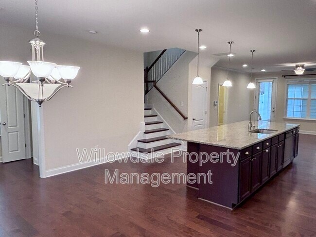 Building Photo - 136 Spring Pine Ln