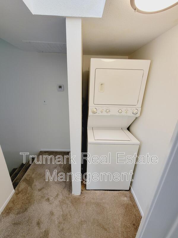 Building Photo - 416 W Milford St